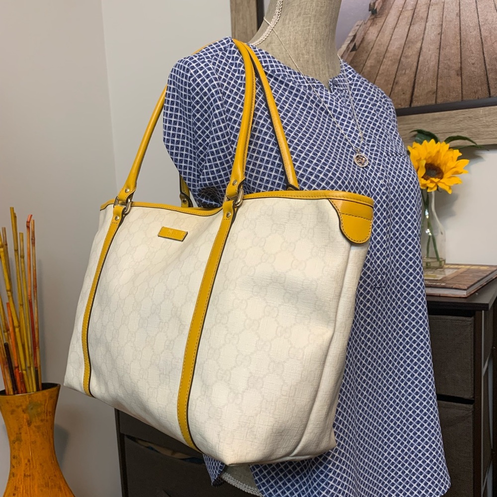 Gucci Supreme Bag